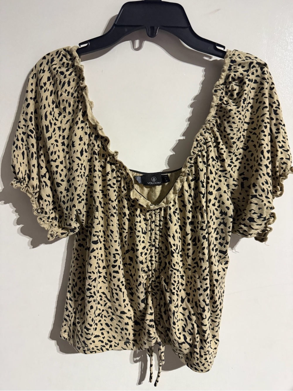 Volcom Women's Beige Black animal Printed Puff-Sleeve Top size large